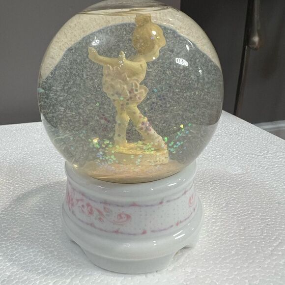 Vintage Enesco ballerina snowglobe - Picture 3 of 8